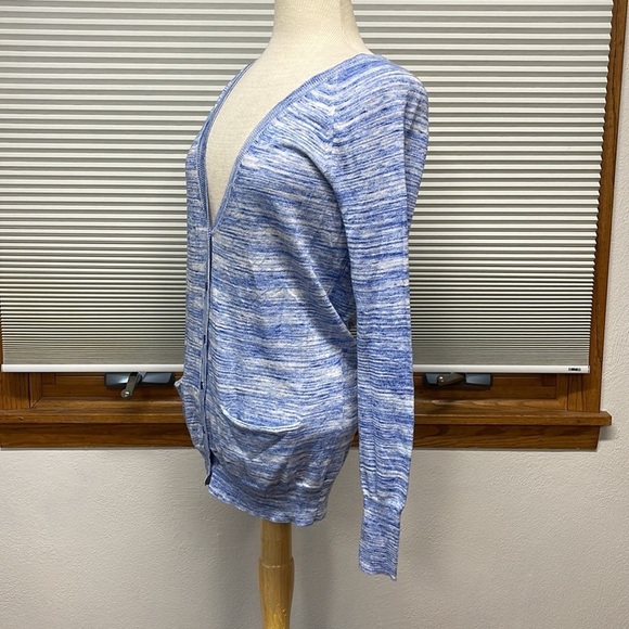 GAP NWT Blue Space Dye Button Front V-Neck Lightweight Cardigan Sweater - Picture 5 of 10